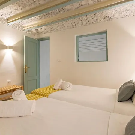 Ohliving Salvador Square セビリア